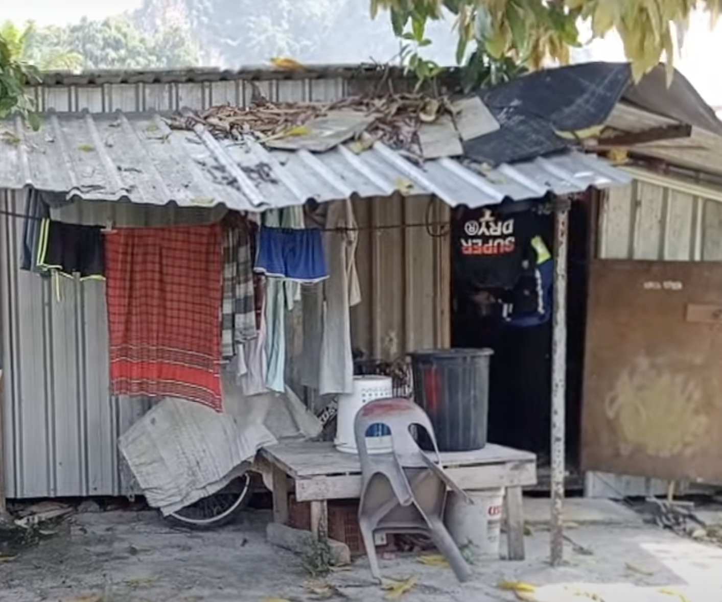 21 factory workers found living in filthy conditions at tile factory in simpang pulai | weirdkaya