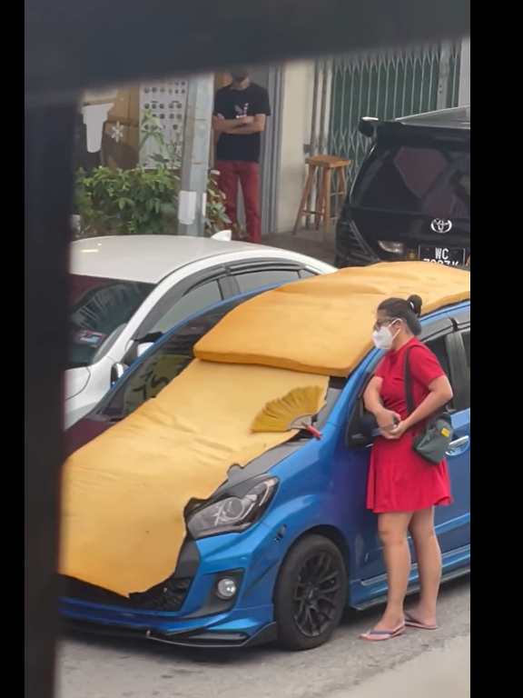 [video] woman caught on tape dismantling side mirror of double parked car in a fit of rage | weirdkaya