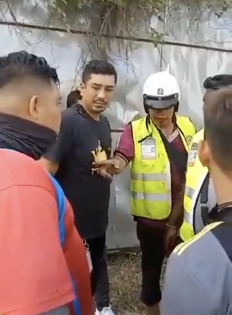 Police arrest five men for fighting along tun dr lim chong eu expressway | weirdkaya