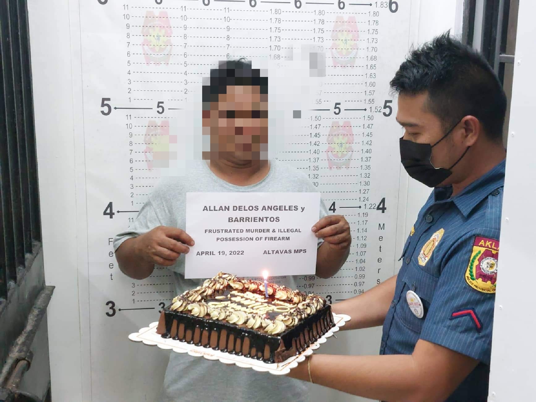 Suspect who was arrested on his birthday receives birthday cake surprise from police 02