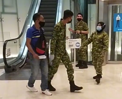 [video] man threatens rela guard to a fight, only to back out seconds later | weirdkaya