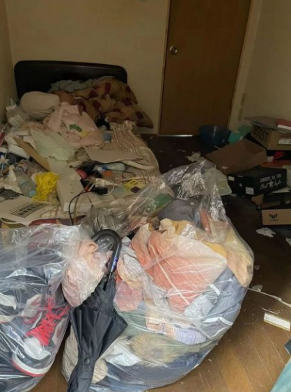 Student trashes rented unit by leaving behind tons of rubbish and 150 plastic bottles filled with urine | weirdkaya